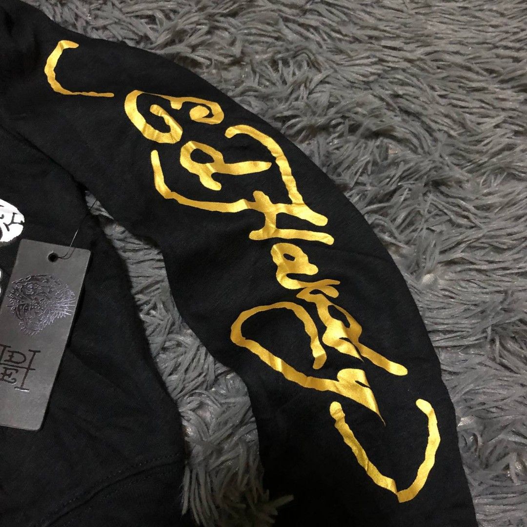 Ed Hardy Hoodie (Category: Activewear) located in Camiling. Submitted by thriftscape2024 (Listing ID 1467557701, Image 3). Description: Excellent Condition Color rate: 9/10 Issue: ❌❌❌ Dimes: W15xL15.