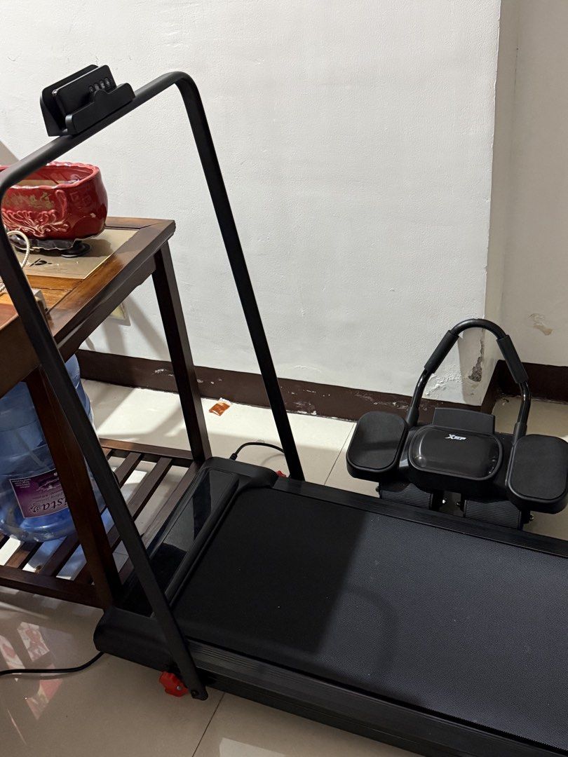 Electric treadmill (Category: Cardio & Fitness Machines) located in Paranaque City. Submitted by veronicagu_091 (Listing ID 1467440495, Image 3). Description: No issue the XTEP rolling abs will be free na po i can send the video of the treadmill.
