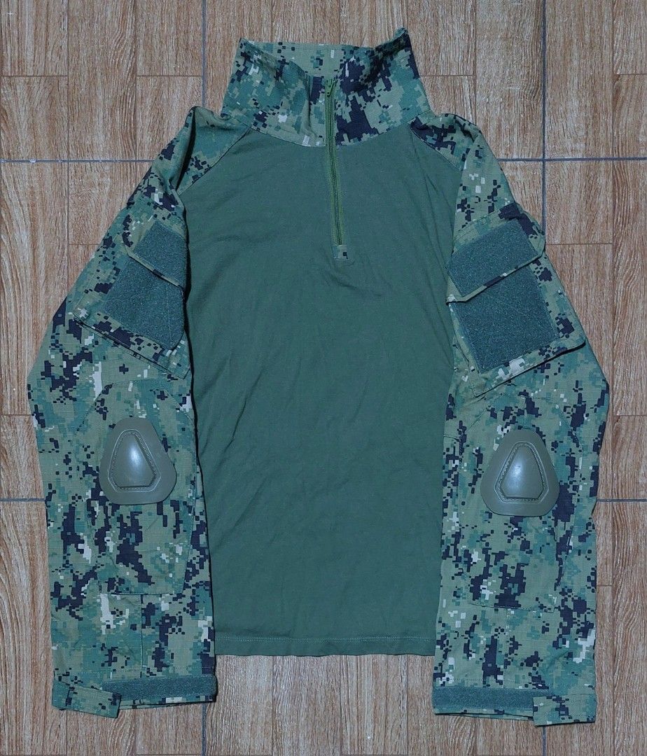 Emersongear AOR2 Combat Shirt (Category: Activewear) located in Baguio. Submitted by wagwagan_001 (Listing ID 1467590781, Image 1). Description: excellent large 22 x 26.5.
