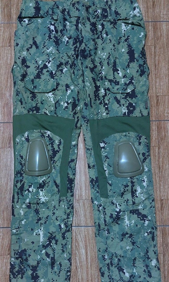 Emersongear AOR2 Compat Pants (Category: Activewear) located in Baguio. Submitted by wagwagan_001 (Listing ID 1467591788, Image 1). Description: good as new W: 36 L:43.