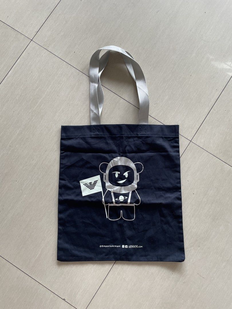 Emporio Armani Tote Bag (Category: Tote Bags) located in Lucena. Submitted by riyizthriftz (Listing ID 1467411606, Image 1). Description: Emporio Armani tote bag Glow in the Dark Good condition Color rate 9.5/10 .