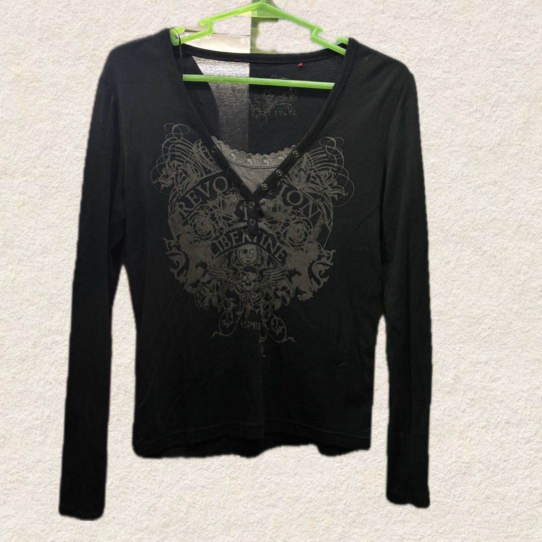 Espirit vintage, y2k, goth layered graphic top (Category: Longsleeves) located in Pasay City. Submitted by blushyblooms (Listing ID 1467514476, Image 1). Description: ⭐️ Esprit vintage, y2k, goth layered graphic top best fit for size : s hearing offer not lower than ₱350 📦 𝐏𝐚𝐬𝐚𝐲 𝐂𝐢𝐭𝐲 𝚜𝚑𝚒𝚙𝚜 𝚗𝚊𝚝𝚒𝚘𝚗𝚠𝚒𝚍𝚎 𝚟𝚒𝚊 𝚓&𝚝 + 𝚏𝚕𝚊𝚜𝚑 𝚎𝚡𝚙𝚛𝚎𝚜𝚜 ♡.