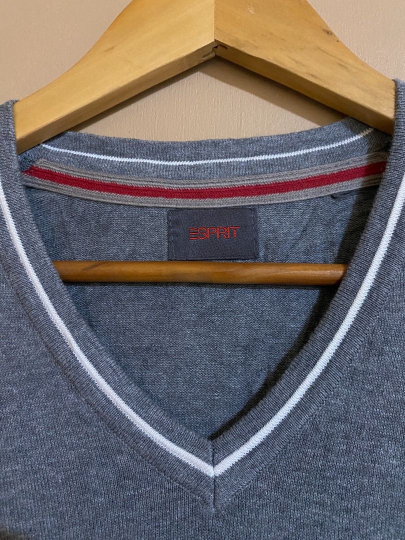 Esprit Tipped Knit Sweater (Category: Tshirts & Polo Shirts ) located in Cadiz. Submitted by thespotcdz (Listing ID 1467403009, Image 2). Description: Medium Width 19.5" Length 27" Good as new.