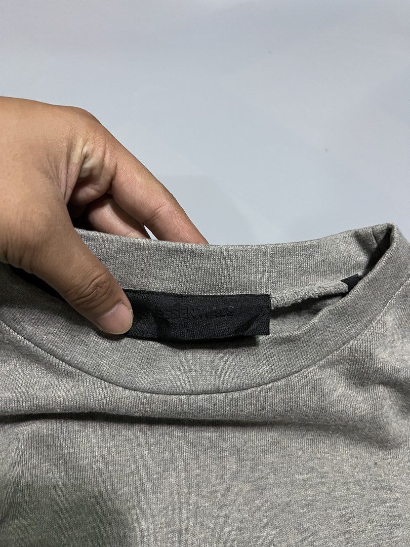Essential fog crewneck (Category: Announcements) located in Camalig. Submitted by danllagass (Listing ID 1467421264, Image 2). Description: In pristine condition Size medium on tag 25/29 dimes No flaws Orig Fit to xl/2xl.
