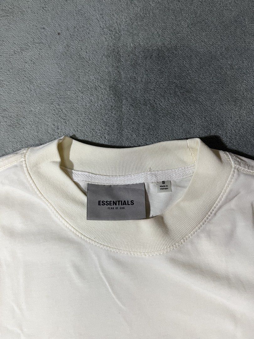 Essentials (Category: Luxury Apparel) located in Marilao. Submitted by thriftyy_69 (Listing ID 1467409241, Image 3). Description: * ��Very Good Condition * ��Color rate: 9/10 * �width: 22.5 * ��length: 28.5 * ��Best fit: Large.