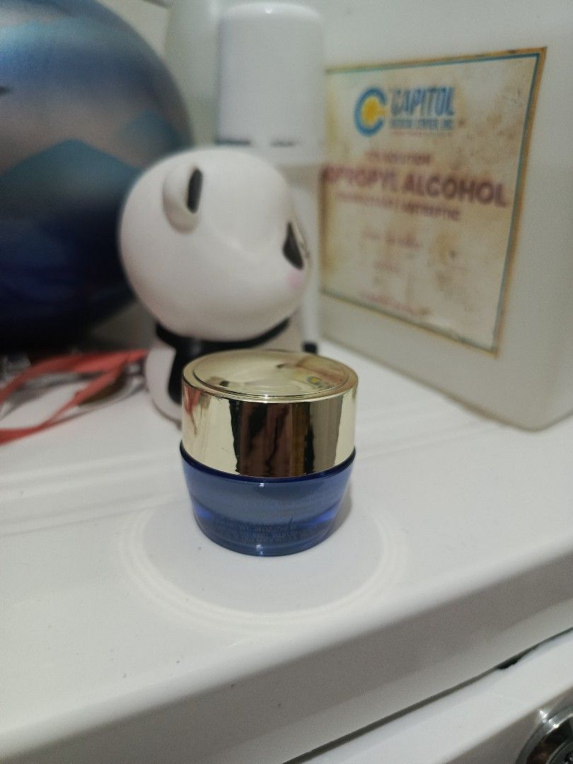 Estee Lauder Revitalizing Supreme+ Night Cream 7ml Mini Authentic (Category: Face Care) located in Manila. Submitted by nelskiecms (Listing ID 1467572767, Image 2). Description: ✅ 100% Authentic Estee Lauder (from US) Product: Revitalizing Supreme+ Night - Intensive Restorative Creme Size: 7ml / 0.24oz - Deluxe Mini / Travel Size Batch: AC2 (kita sa ilalim ng jar) Texture: Thick creamy, mabango Usage: 90% full pa - 1x use lang for testing Origin: