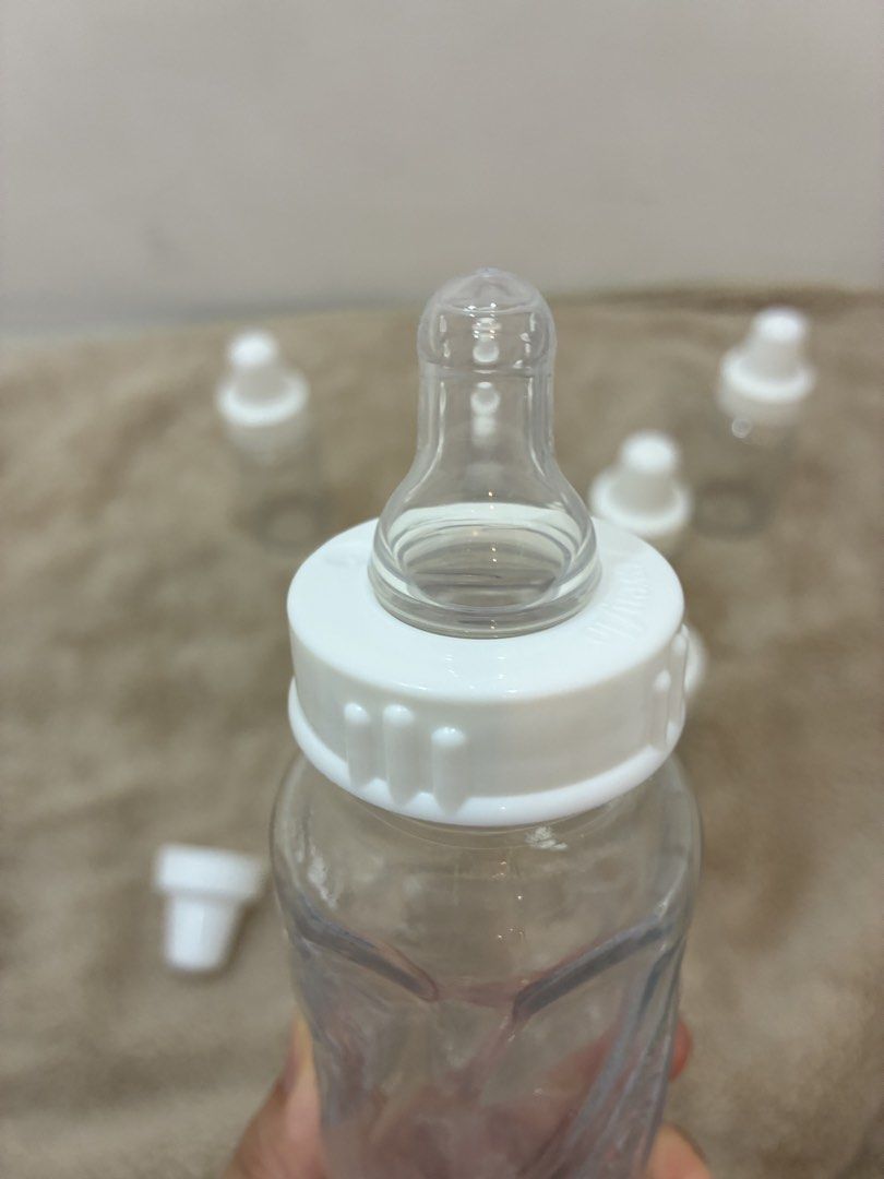 Like New Evenflo Glass Bottles 4oz (Category: Breastfeeding & Bottle Feeding) located in Paranaque City. Submitted by mamamimomu (Listing ID 1467388319, Image 3). Description: Never been used Rfs: Decluttering The Evenflo Feeding Classic Bottle delivers an iconic, classic design. This baby bottle is lightweight and easy-to-hold, making feeding time comfortable for both you and your baby. The included Classic Slow Flow Nipples are 100% silicone an
