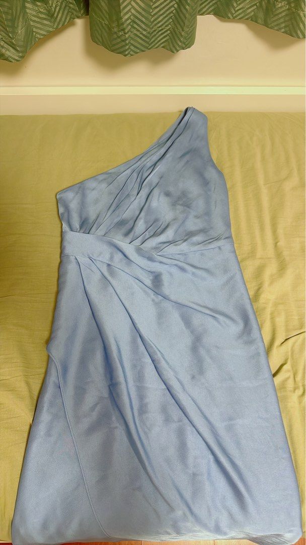 Ever New Dress (Category: Dresses) located in Pasig City. Submitted by carmelamt (Listing ID 1467511620, Image 3). Description: Selling my brandnew Ever New Melissa One Shoulder Dress AUS Size 6 (XS) with price tag and paper bag Never been used.