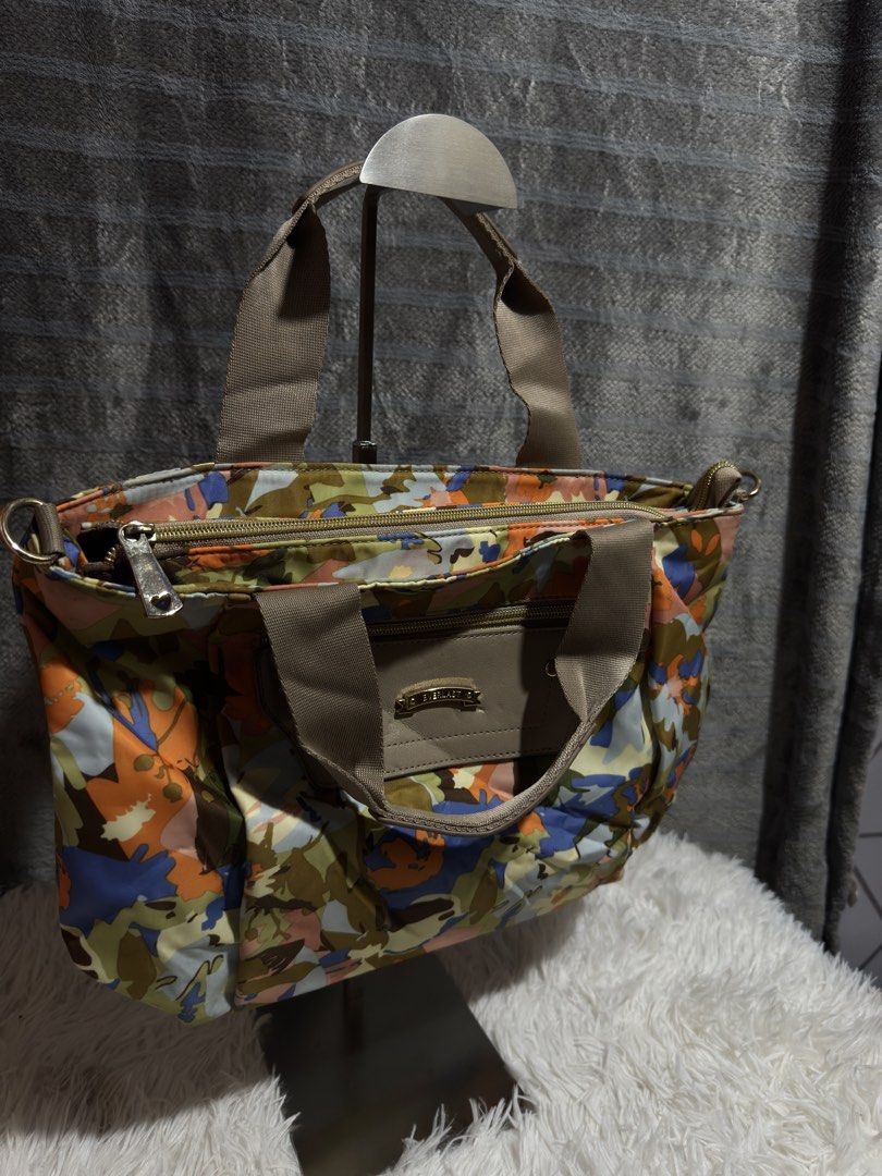 EVERLAST (Category: Shoulder Bags) located in Cagayan de Oro. Submitted by akidomingo088 (Listing ID 1467602676, Image 3). Description: good condition no sling.