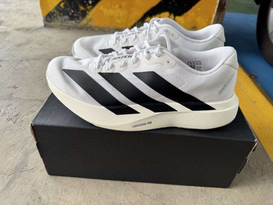 EVO SL (Category: Sneakers) located in Mandaluyong City. Submitted by kurorokun (Listing ID 1467477860, Image 3). Description: Evo SL Size 9 Used 3x (Walking only) Complete 4500 Cavite Area.