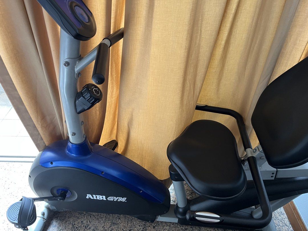 Exercise cycle (Category: Cardio & Fitness Machines) located in Singapore. Submitted by shinu1234 (Listing ID 1467367047, Image 1). Description: Exercise bike With display showing calories burned .