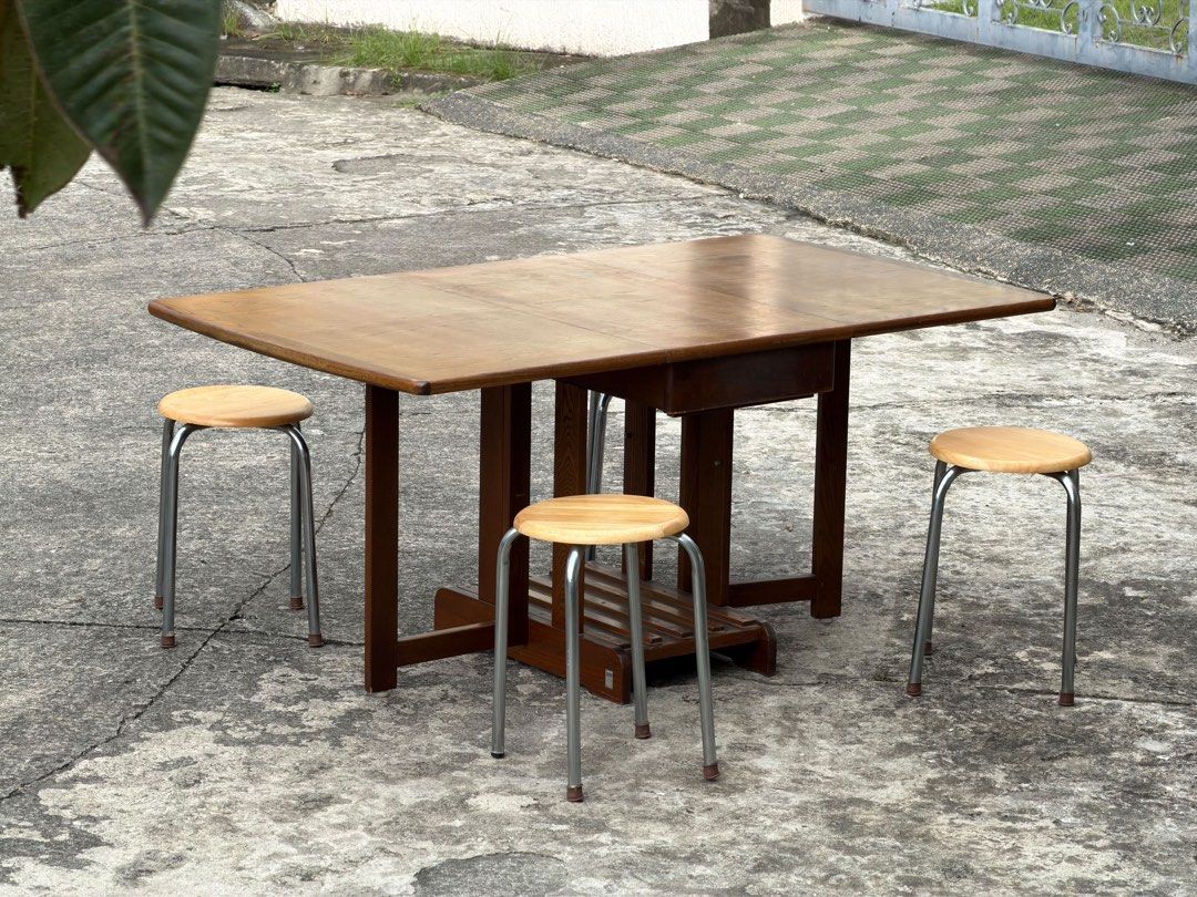 Extendable Wooden Dining Table (Category: Tables & Sets) located in Bulacan. Submitted by rock_off.thriftshop.ph (Listing ID 1467414973, Image 1). Description: .