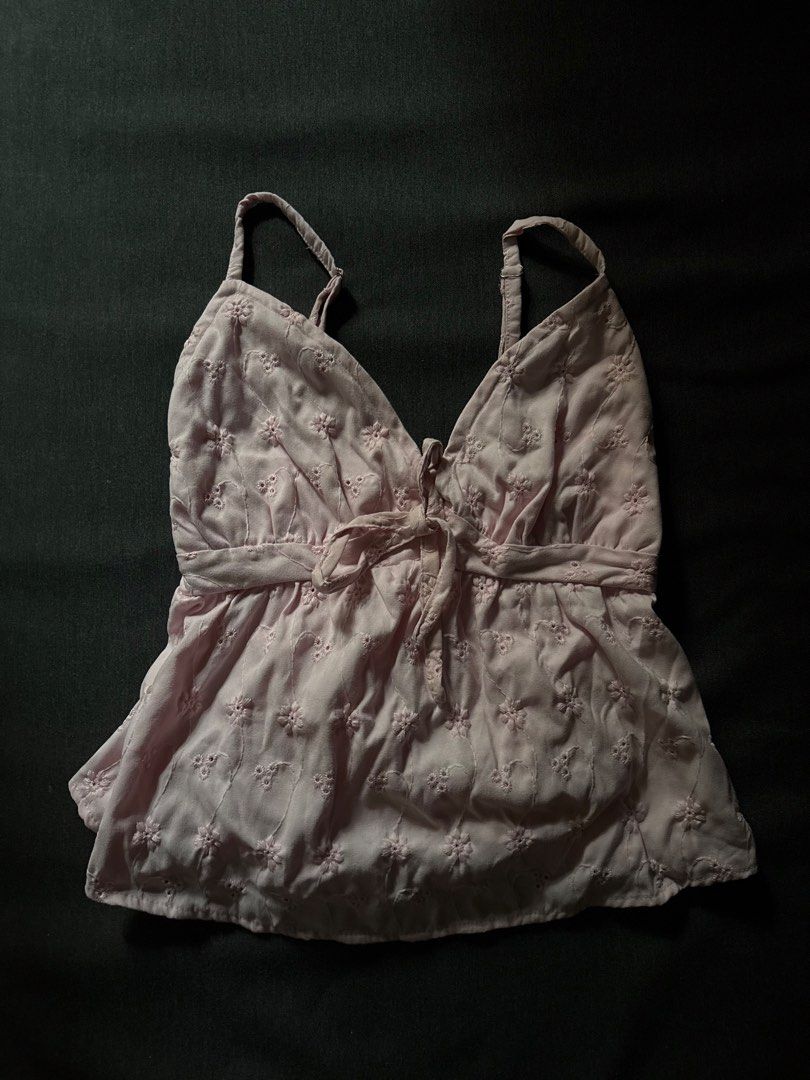 Eyelet top (Category: Sleeveless) located in Mandaluyong City. Submitted by raenaz.clo (Listing ID 1467507955, Image 1). Description: .