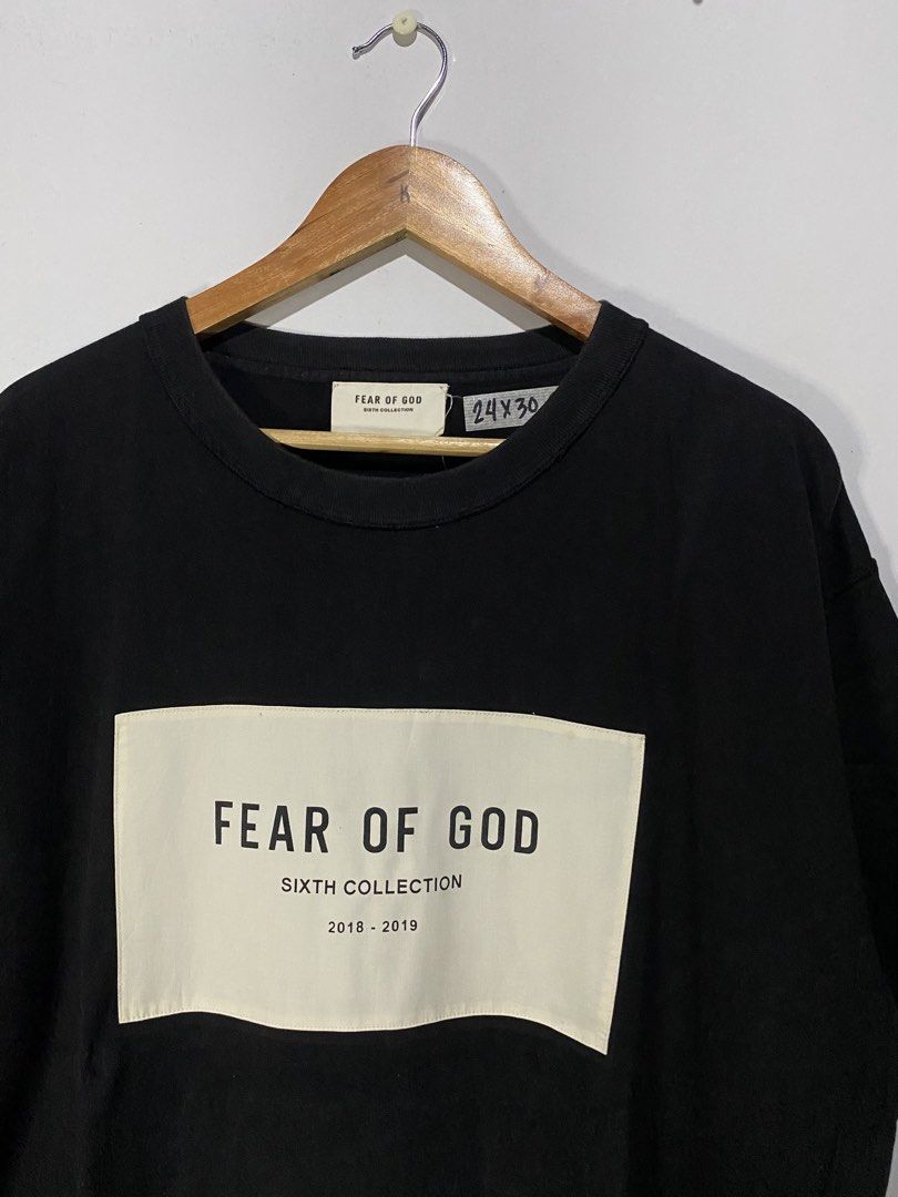 FEAR OF GOD TSHIRT (Category: Tshirts & Polo Shirts ) located in Jaen. Submitted by oshimamark58418 (Listing ID 1467548923, Image 2). Description: - Brand: Fear of God (Sixth Collection, 2018-2019) - Color: Classic black with contrasting off-white chest patch graphic - Size: XXL (Flat lay measurement: 24" x 30"); ideal oversized fit - Condition: Excellent pre-owned condition with clean tags and prints - Perfect for streetwear enthusiasts and casu