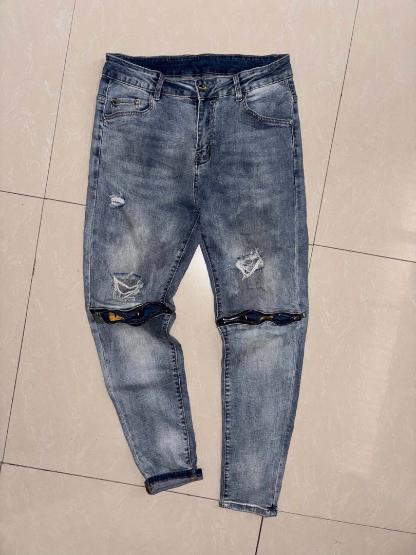 Fend! Monster Eye Ripped Slim (Category: Jeans) located in Lucena. Submitted by deniman (Listing ID 1467421244, Image 2). Description: Fend! Monster Eye Ripped Slim Size 32-33 Length 40 Hem 6 Dmë.