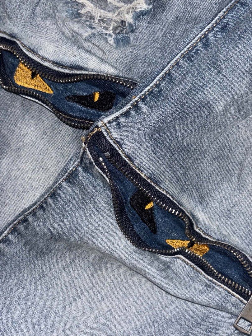 Fend! Monster Eye Ripped Slim (Category: Jeans) located in Lucena. Submitted by deniman (Listing ID 1467421244, Image 3). Description: Fend! Monster Eye Ripped Slim Size 32-33 Length 40 Hem 6 Dmë.