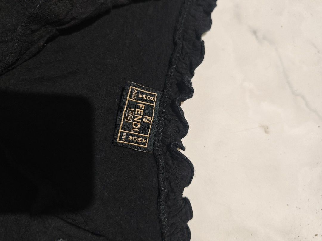 Fendi longsleeve authentic (Category: Luxury Apparel) located in Binalbagan. Submitted by Kristoffer_Arguelles (Listing ID 1467490919, Image 3). Description: good as new color is 10/10 no issues size small 14x18.5 dimension authentic might be an archival piece .