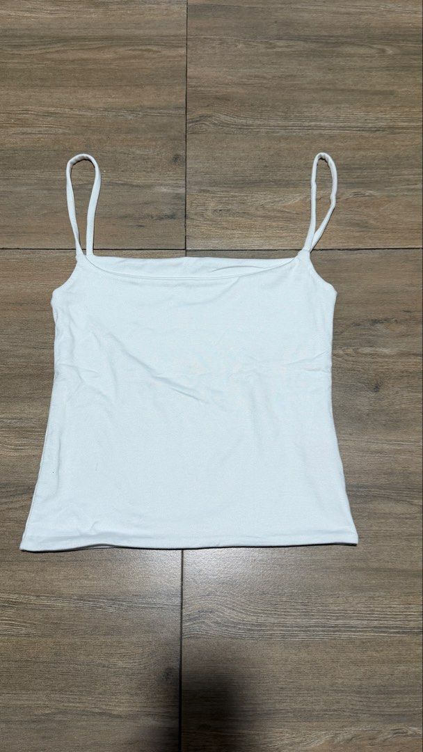 Fhilar Allison Tank Top White (Category: Sleeveless) located in Pasig City. Submitted by mendd (Listing ID 1467453649, Image 3). Description: rfs : wrong size never been used size : medium.