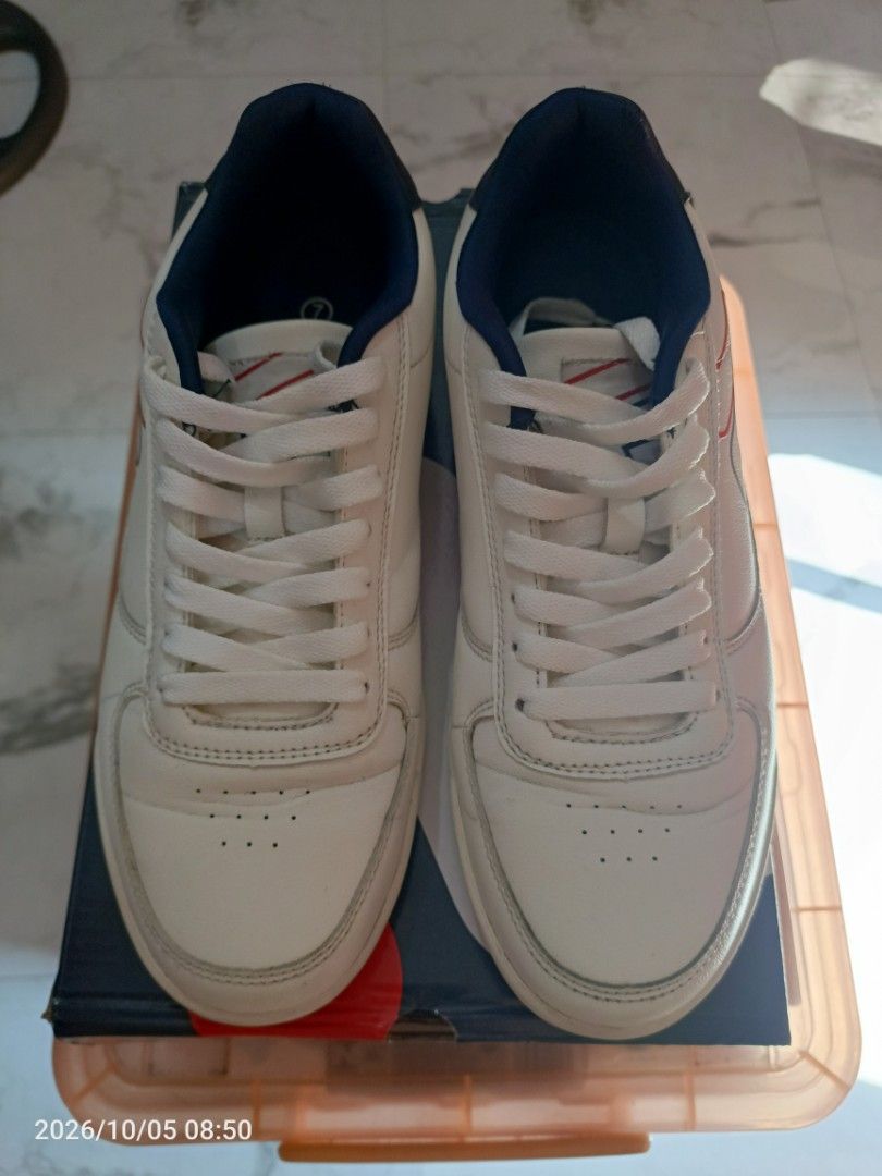 Fila Heritage 3D Sneakers White Navy Size 7 (Category: Sneakers) located in Pasig City. Submitted by d.m.1980 (Listing ID 1467510567, Image 1). Description: Model: Fila Heritage 3D Colorway: White, navy, and red accents Size: 7 US Lightly used Item location: Buting Pasig City Other queries Please PM me -.