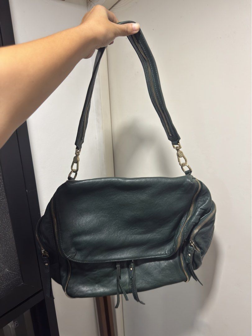 Finn Esker Shoulder Bag (Category: Shoulder Bags) located in Paranaque City. Submitted by celinegab (Listing ID 1467515486, Image 1). Description: .