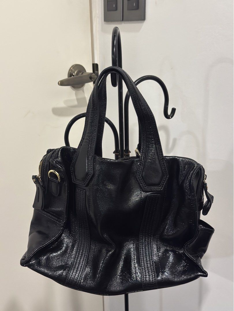 Finn Esker Shoulder Bag (Category: Shoulder Bags) located in Paranaque City. Submitted by celinegab (Listing ID 1467516238, Image 2). Description: .