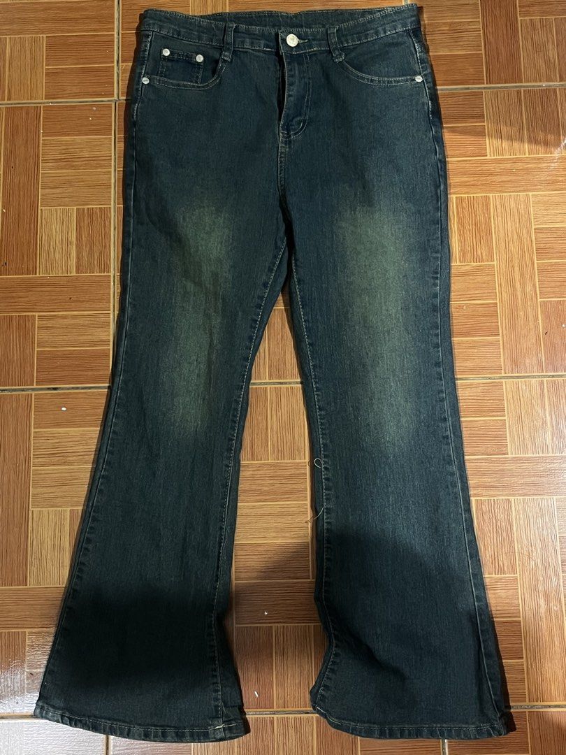 FLARED PANTS 29-30 (Category: Jeans) located in Malabon City. Submitted by thriftnukay (Listing ID 1467504630, Image 1). Description: Only used once so vgc.