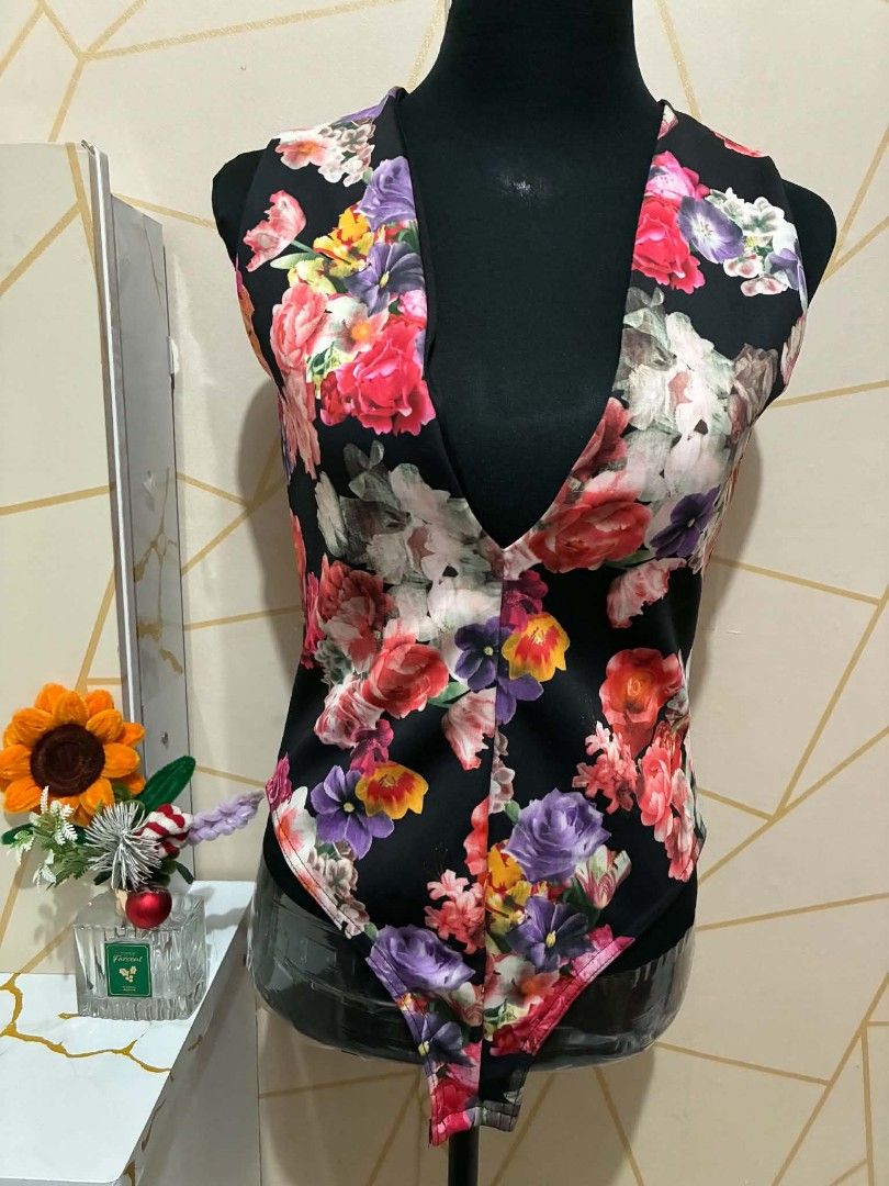 Floral Bodysuit - Size: 8 (Category: Others Tops) located in Manila. Submitted by jollyann_b1990 (Listing ID 1467442002, Image 1). Description: .