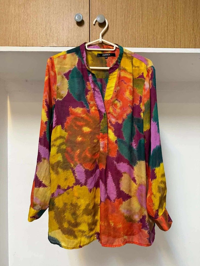 Floral Longsleeve (Category: Longsleeves) located in Manila. Submitted by atozstuff (Listing ID 1467452737, Image 1). Description: .