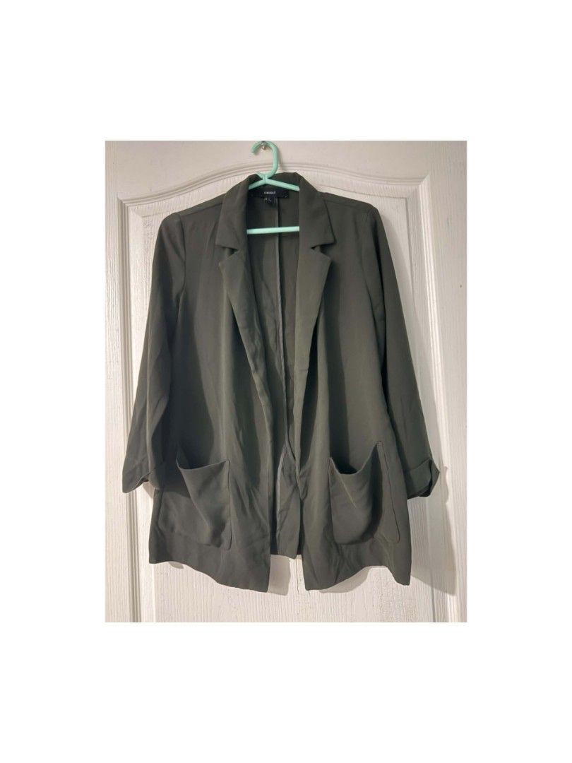 Forever 21 Army Green Blazer (Category: Coats, Jackets and Outerwear) located in Legazpi City. Submitted by alyblueberyl (Listing ID 1467493171, Image 1). Description: Size Small.
