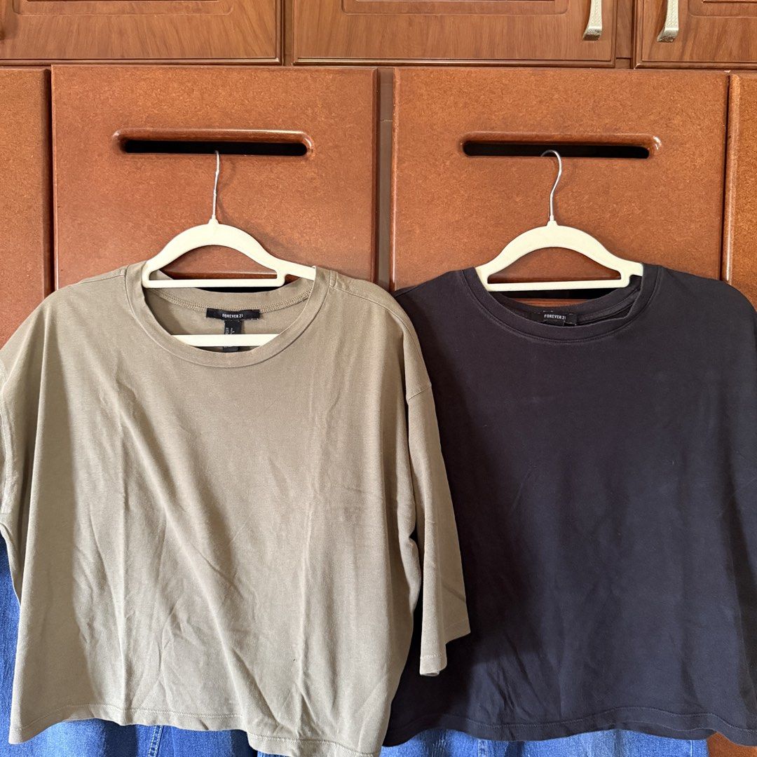 Forever 21 Boxy Tee Bundle Size S (Category: Shirts) located in Davao. Submitted by keirousel (Listing ID 1467385662, Image 1). Description: - Brand: Forever 21 - Quantity: Set of 2 shirts (Olive Green and Black) - Size: Small (S) - Fit: Relaxed fit with trendy drop-shoulder design and cropped length - Neckline: Classic crew neck - Material: Soft, comfortable cotton blend - Styling: Versatile daily wear, easy to pair with high-waisted jeans or sk