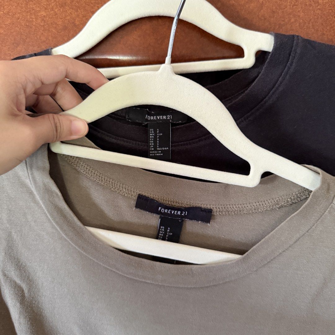 Forever 21 Boxy Tee Bundle Size S (Category: Shirts) located in Davao. Submitted by keirousel (Listing ID 1467385662, Image 3). Description: - Brand: Forever 21 - Quantity: Set of 2 shirts (Olive Green and Black) - Size: Small (S) - Fit: Relaxed fit with trendy drop-shoulder design and cropped length - Neckline: Classic crew neck - Material: Soft, comfortable cotton blend - Styling: Versatile daily wear, easy to pair with high-waisted jeans or sk