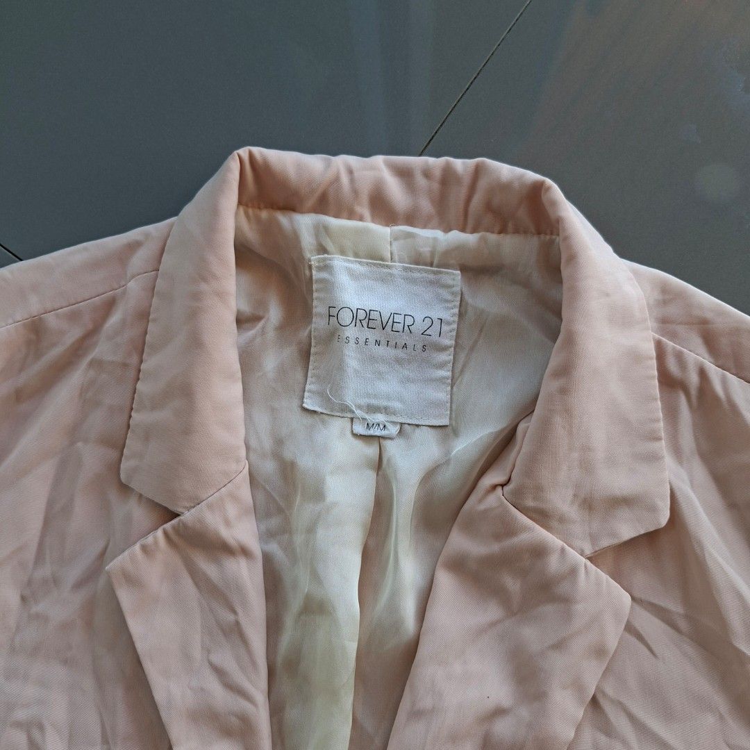 FOREVER 21 ESSENTIALS - M (Category: Coats, Jackets and Outerwear) located in Abucay. Submitted by petiteprettyboutiquev2 (Listing ID 1467402722, Image 2). Description: + SF(J&T).