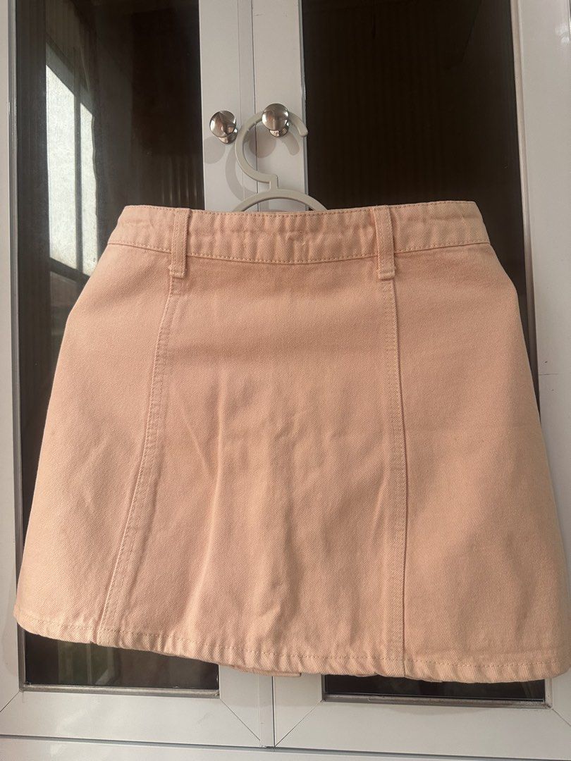 Forever 21 Mini Skirt (Category: Skirts) located in Cagayan de Oro. Submitted by zm1.declutter (Listing ID 1467431616, Image 2). Description: .