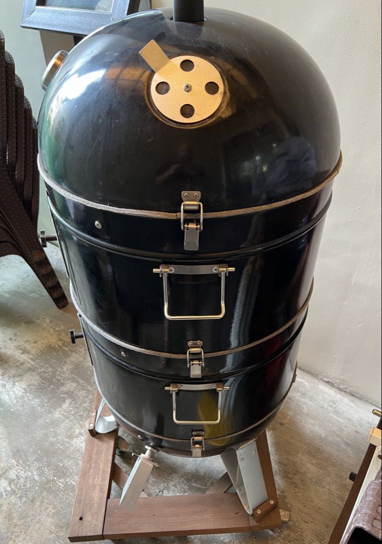 Fornetto Basso 22” Vertical Bullet Smoker (Category: BBQ, Grills & Hotpots) located in Mandaluyong City. Submitted by maropa (Listing ID 1467273170, Image 3). Description: - Sleek black Fornetto smoker grill, perfect for backyard BBQ and smoking - Price is negotiable. Make a reasonable offer if interested. - Multi-tier setup with a built-in lid thermometer for precise temperature control - Two side access doors featuring secure latches for easy f