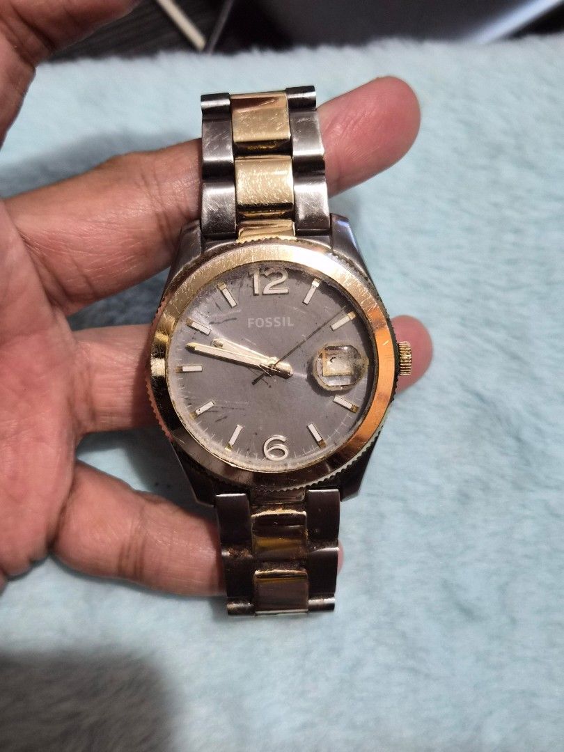 Fossil ES3829 Two-Tone Stainless Steel Watch (Category: Women's Watches) located in Mandaue City. Submitted by chuchi152615 (Listing ID 1467549869, Image 1). Description: - Brand: Fossil - Model: ES3829 - Material: Two-tone stainless steel (silver and gold tones) - Dial: Round grey dial with gold numerals at 12 and 6 o'clock - Features: Date magnifier window at 3 o'clock - Clasp: Secure deployment closure with Fossil logo and patent numbers - Cas