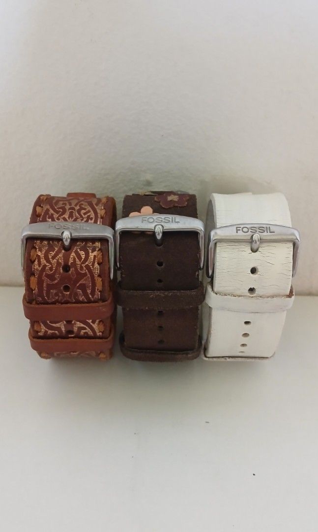 Fossil Leather Wrist watch w/ Interchangeable Strap (Category: Women's Watches) located in Batangas. Submitted by thriftshop_izy15 (Listing ID 1467377995, Image 2). Description: - Brand: Fossil - Color: White, Brown, & Dark brown leather strap - Dial: Square white face - Movement: Battery-operated quartz - Closure: Buckle clasp engraved with brand name - Wrist size: 16cm - 23cm.