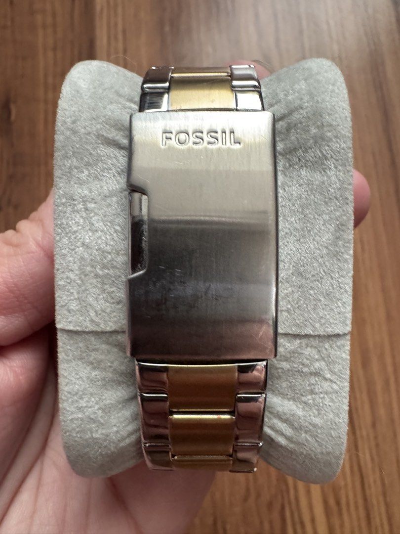 Fossil Watch (Category: Women's Watches) located in San Juan City. Submitted by namhani (Listing ID 1467380235, Image 2). Description: Fossil Women's Riley Multifunction Two-Tone Stainless Steel Watch (Model: ES3204) Quartz multifunction 100m water resistance.