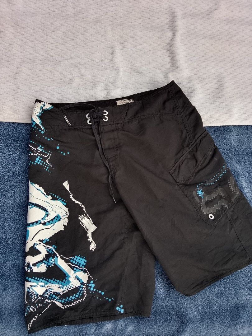 FOX Biglogo Boardshort (Category: Swim Trunks & Board Shorts) located in Mabalacat. Submitted by zero2mthrift (Listing ID 1467555556, Image 3). Description: Size 32 on tag 32-33 fittings/adjustable waist Excellent condition No issue Complete tags and details Authentic Location: Pampanga.