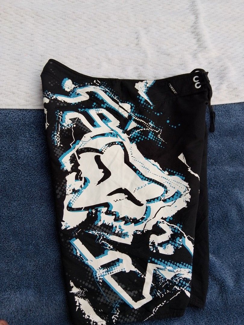 FOX Biglogo Boardshort (Category: Swim Trunks & Board Shorts) located in Mabalacat. Submitted by zero2mthrift (Listing ID 1467555556, Image 1). Description: Size 32 on tag 32-33 fittings/adjustable waist Excellent condition No issue Complete tags and details Authentic Location: Pampanga.