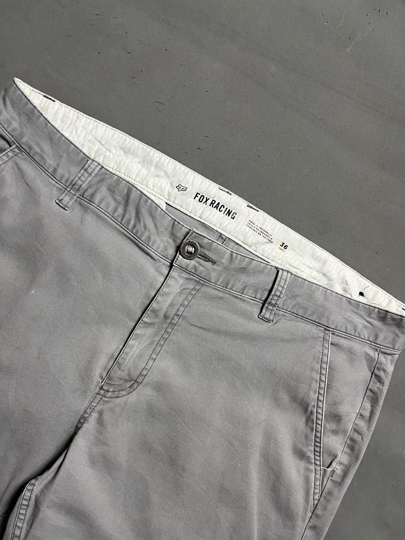 FOX WALKSHORT (Category: Shorts) located in Quezon City. Submitted by kentstuff (Listing ID 1467520030, Image 2). Description: FOX WALKSHORT Waist: 40-41 Length: 18.5 Leg opening: 12 Condition: Excellent CR: 9/10 Issue: paint stain DISCLAIMER: This is a thrifted item. All brands, logos, and trademarks belong to their rightful owners. We’re here to rehome great pieces — no brand affiliation intended.