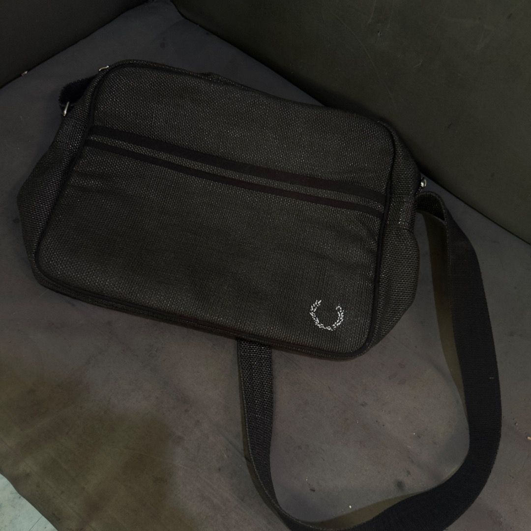Fred Perry Black Shoulder/Messenger Bag (Category: Sling Bags) located in Cagayan de Oro. Submitted by caspian_thrift (Listing ID 1467371377, Image 1). Description: Excellent Condition 11x14 in. kasya laptop issue: minimal bakbak lang sa logo sa front, safe declaration lang incase maselan ka pero as you can see sa pic di naman gano halata.