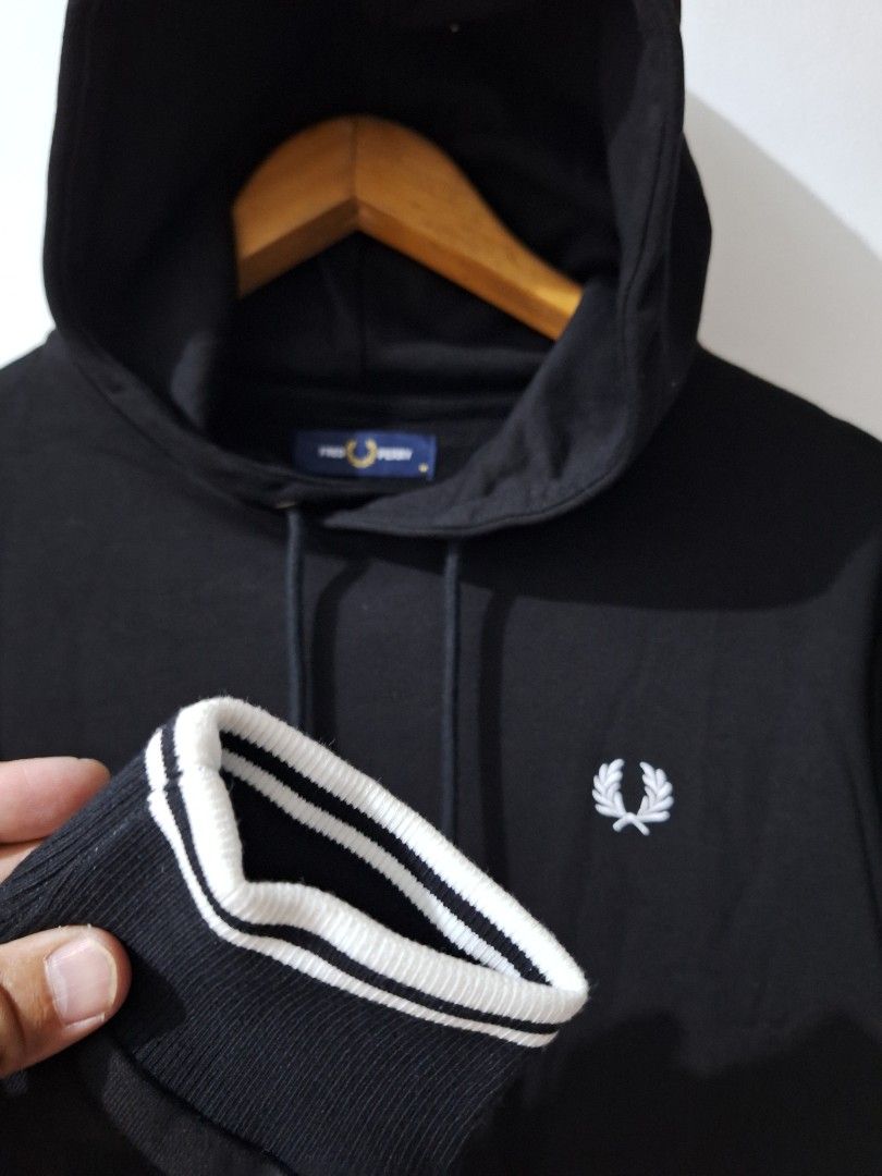 Fred perry pullover hoodie medium (Category: Coats, Jackets and Outerwear) located in Muntinlupa City. Submitted by kstefanomela14 (Listing ID 1467532892, Image 2). Description: Fred perry pullover hoodie medium super black medium - 20 x 26 no issue brandnew cod cop lalamove lbc j&t.