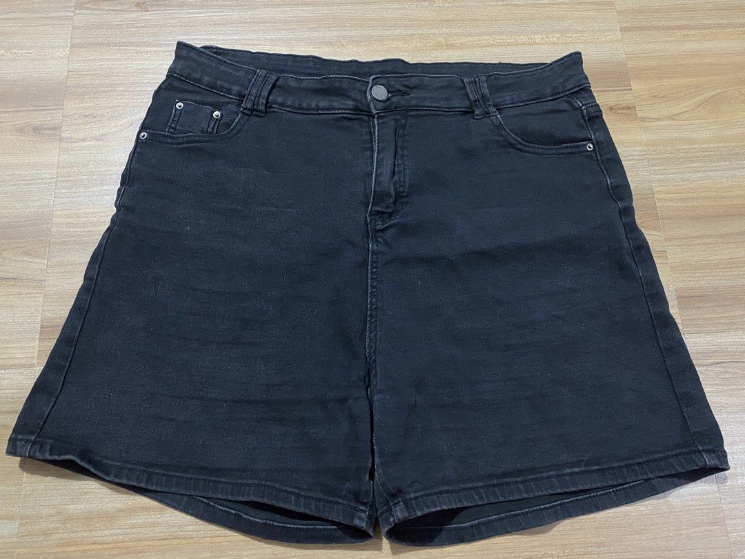 FREE‼️35" - 40" (Category: Shorts) located in Bulacan. Submitted by Spothings (Listing ID 1467528912, Image 1). Description: Mag order lang po ng kahit ano then FREE na po ito.