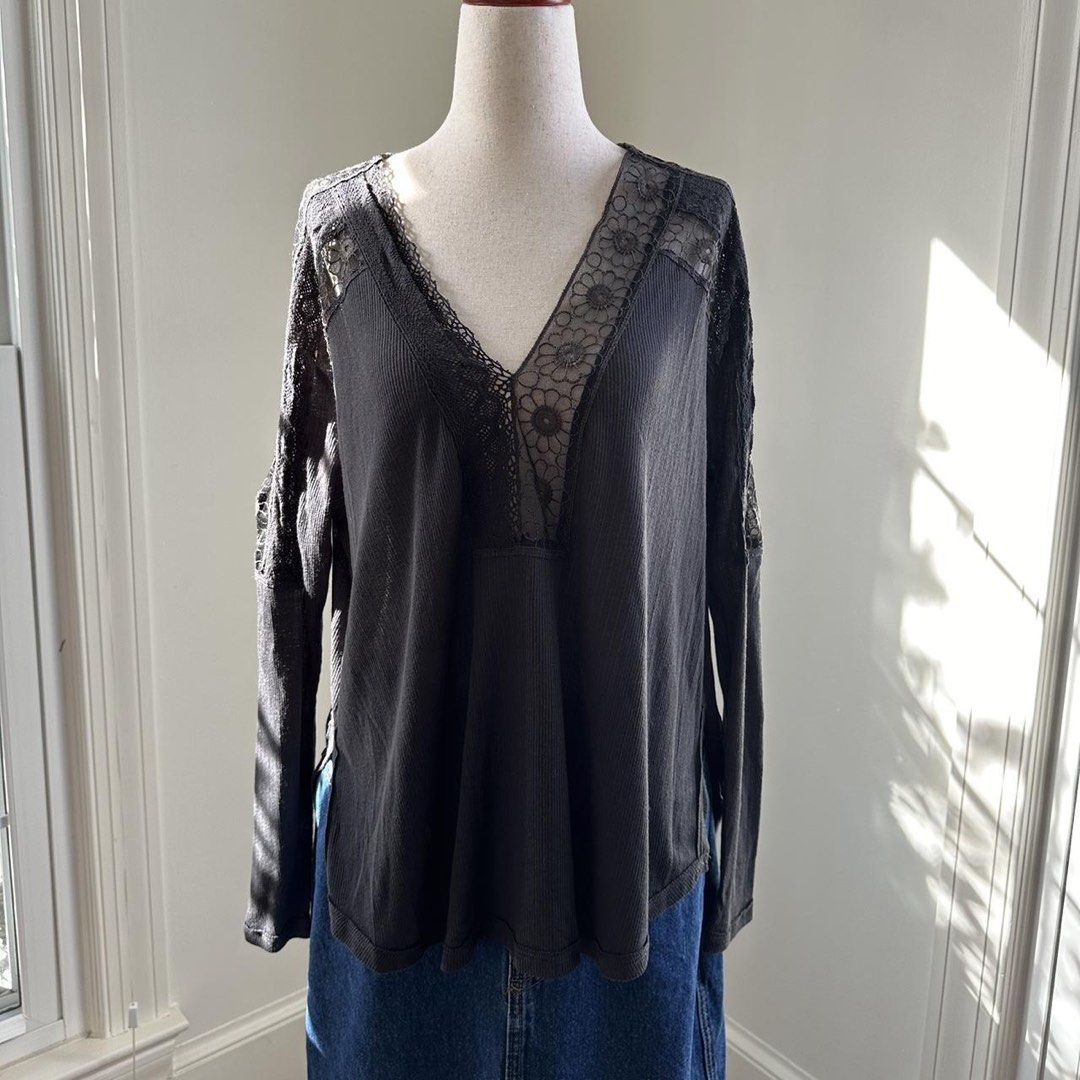 Free people rugged lace trim whimsy top (Category: Longsleeves) located in Baguio. Submitted by thecloset.bg (Listing ID 1467547866, Image 3). Description: FREE PEOPLE Lola Lace Trim Long Sleeve Tunic in Washed Black Love this FP top with 2 different lace trims! So perfectly boho and edgy! This top features an elaborate lace trim, v-neck, mesh and lace trim throughout, round bottom hem, side slits at the bottom, and dropped raglan sleeves. Pair t