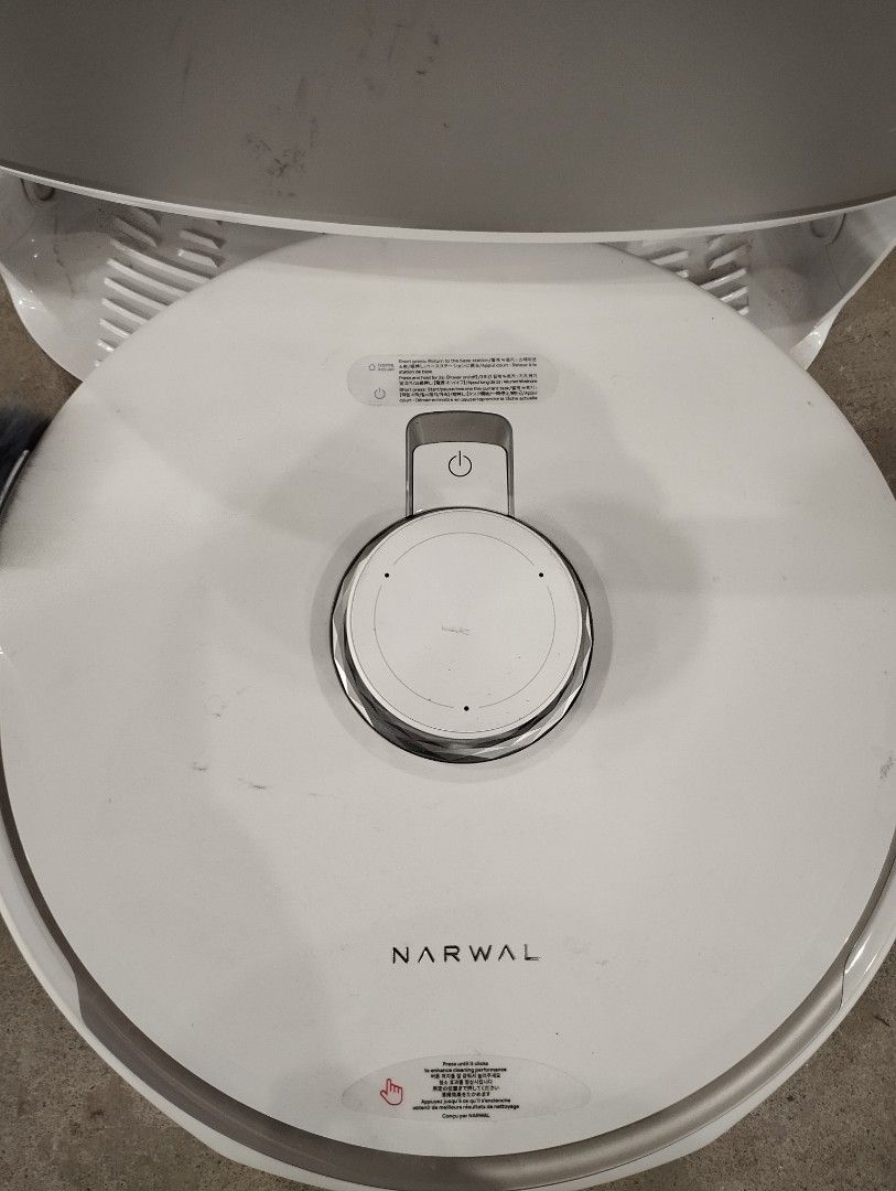 FREO ULTRA ROBOT VACUUM (Category: Vacuum Cleaner & Housekeeping) located in Caloocan City. Submitted by dhiony (Listing ID 1467397964, Image 2). Description: -FREO Z ULTRA -USED BUT IN GOOD CONDITION -W/BOX W/ACC -WITH WARRANTY.