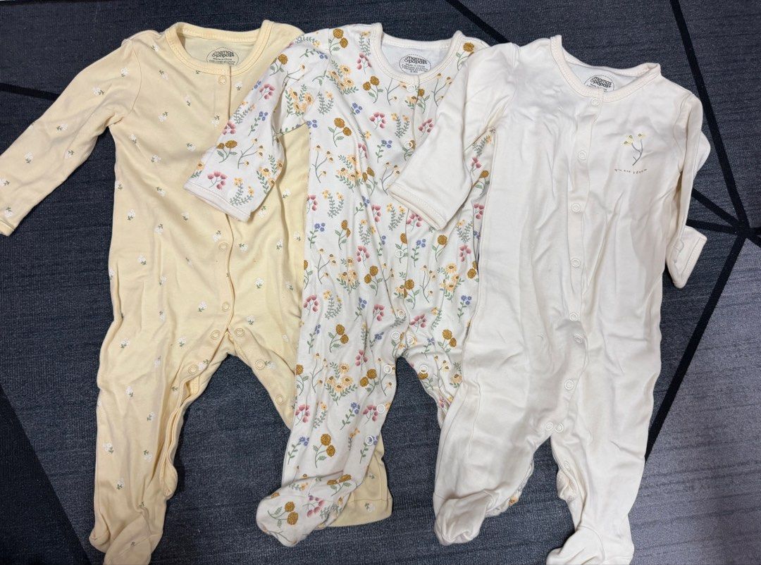 Frogsuits 3pcs take all (Category: Babies & Kids Fashion) located in Manila. Submitted by fayealvrz (Listing ID 1467458362, Image 1). Description: 6-9months.