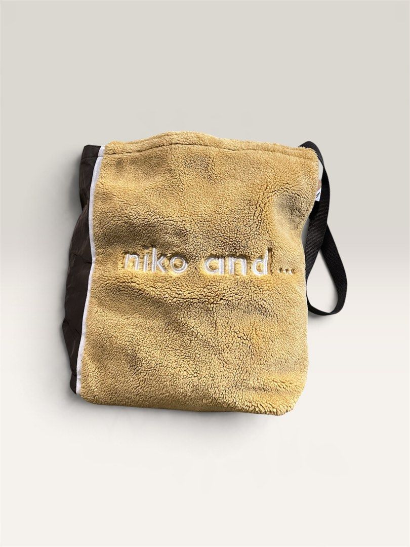 fuzzy, cozy niko and ... (Category: Tote Bags) located in Bacolod City. Submitted by maryrose18.fox (Listing ID 1467404574, Image 2). Description: 2-way boa logo tote or mini shoulder bag in yellow with black handles and shoulder strap..