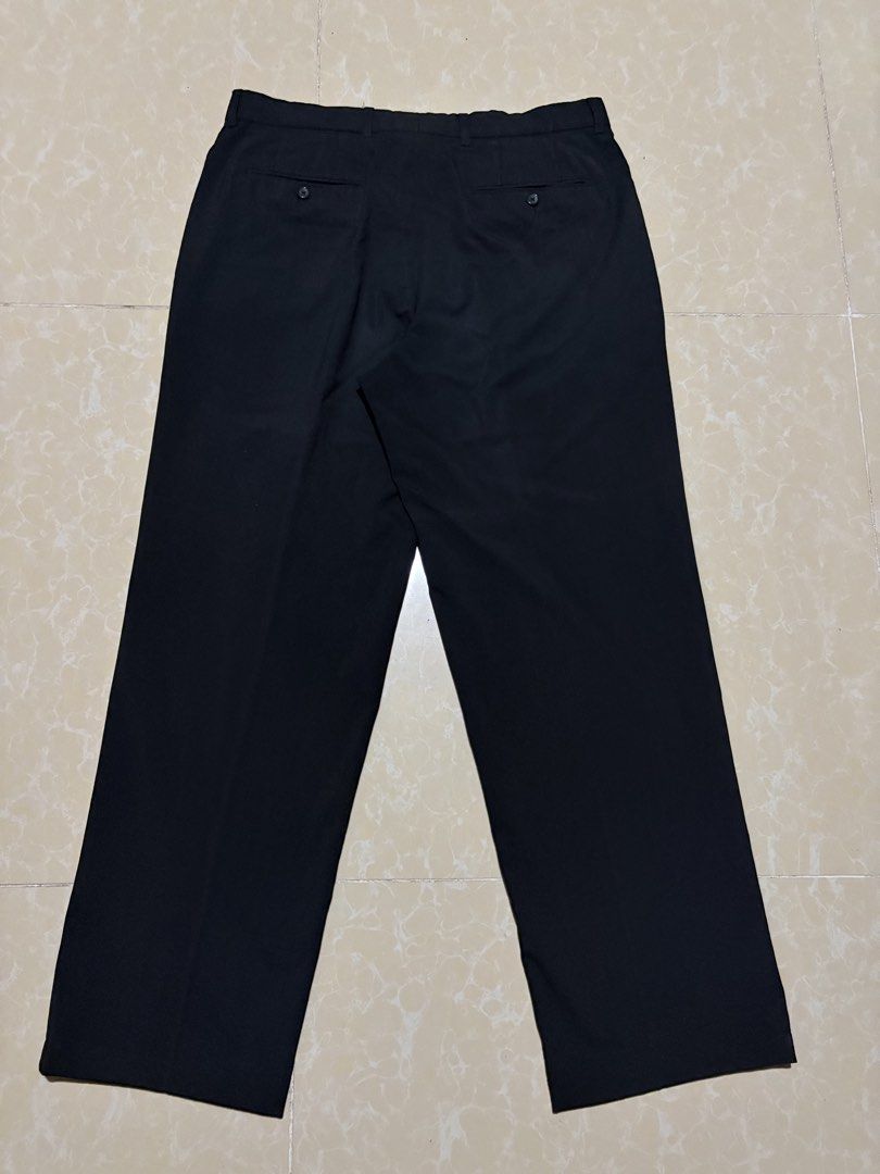 G2000 Pleated Wide Trouser (Category: Trousers) located in Batangas. Submitted by arbyyyyy (Listing ID 1467507501, Image 3). Description: G2000 Pleated Wide Trouser Black 35 on tag W: 35 in. L: 41 in. H: 9 in..