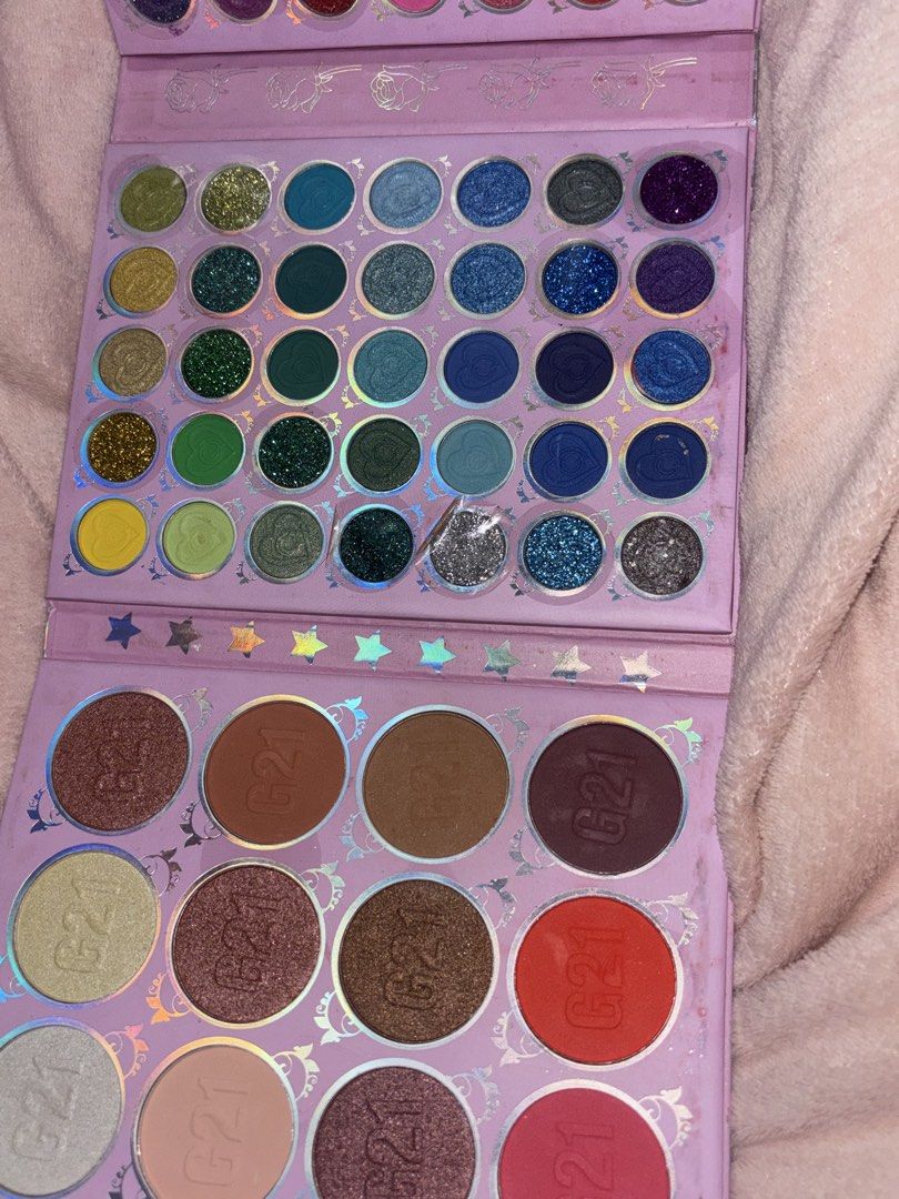 G21 Dear January Version 2.0 Eyeshadow Palette (Category: Makeup) located in Quezon City. Submitted by cherrycocacola (Listing ID 1467479263, Image 2). Description: Perfect for halloween 👻 .