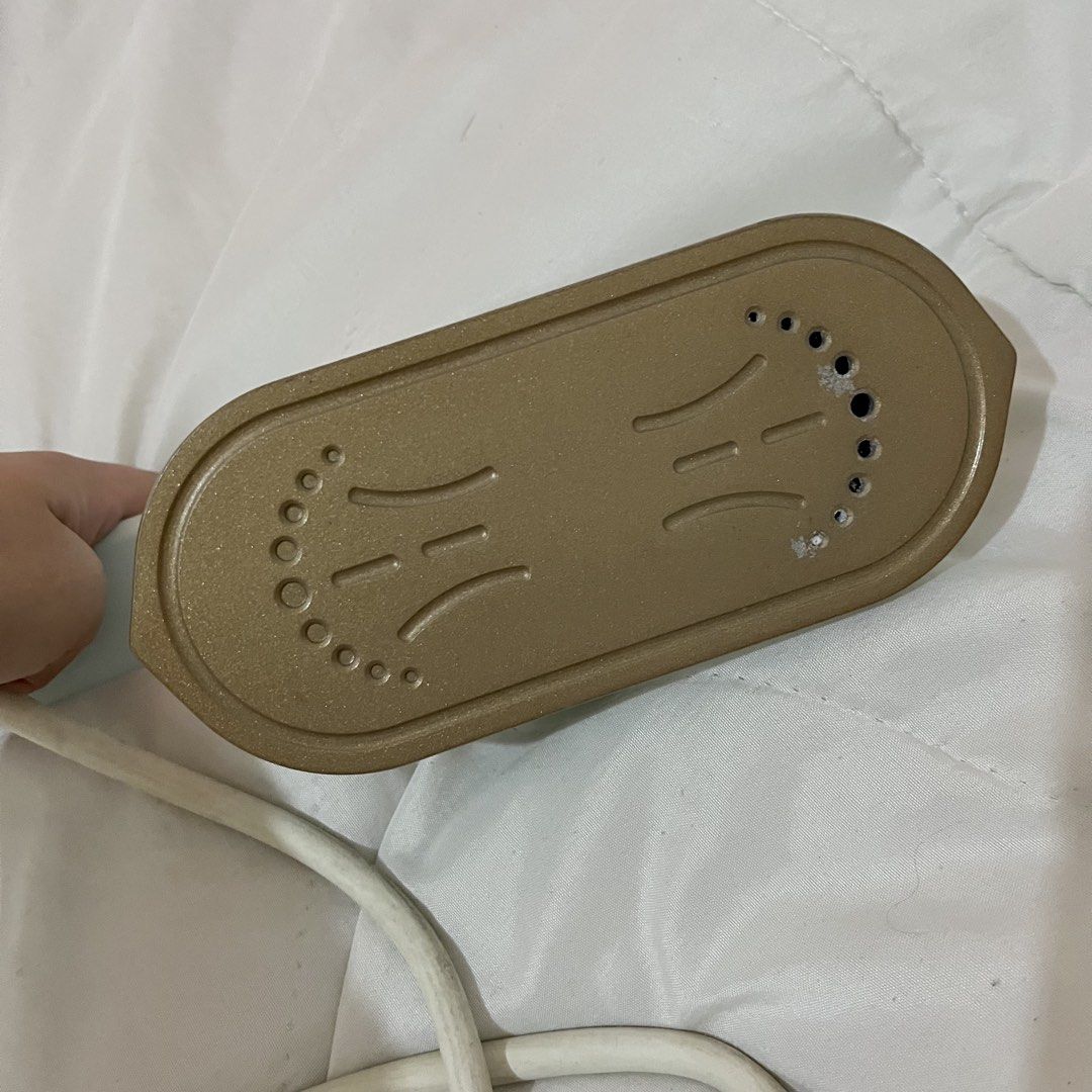 Gaabor Handheld Steam Iron (Category: Irons & Steamers) located in Bulacan. Submitted by wear.elocin (Listing ID 1467392652, Image 3). Description: good as new!! no issues rfs: decluttering bc moving out no adaptor included.